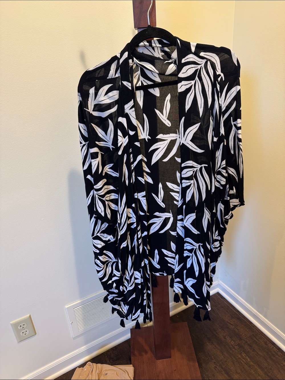 Mud Pie Black and White Leaf-Print Tunic